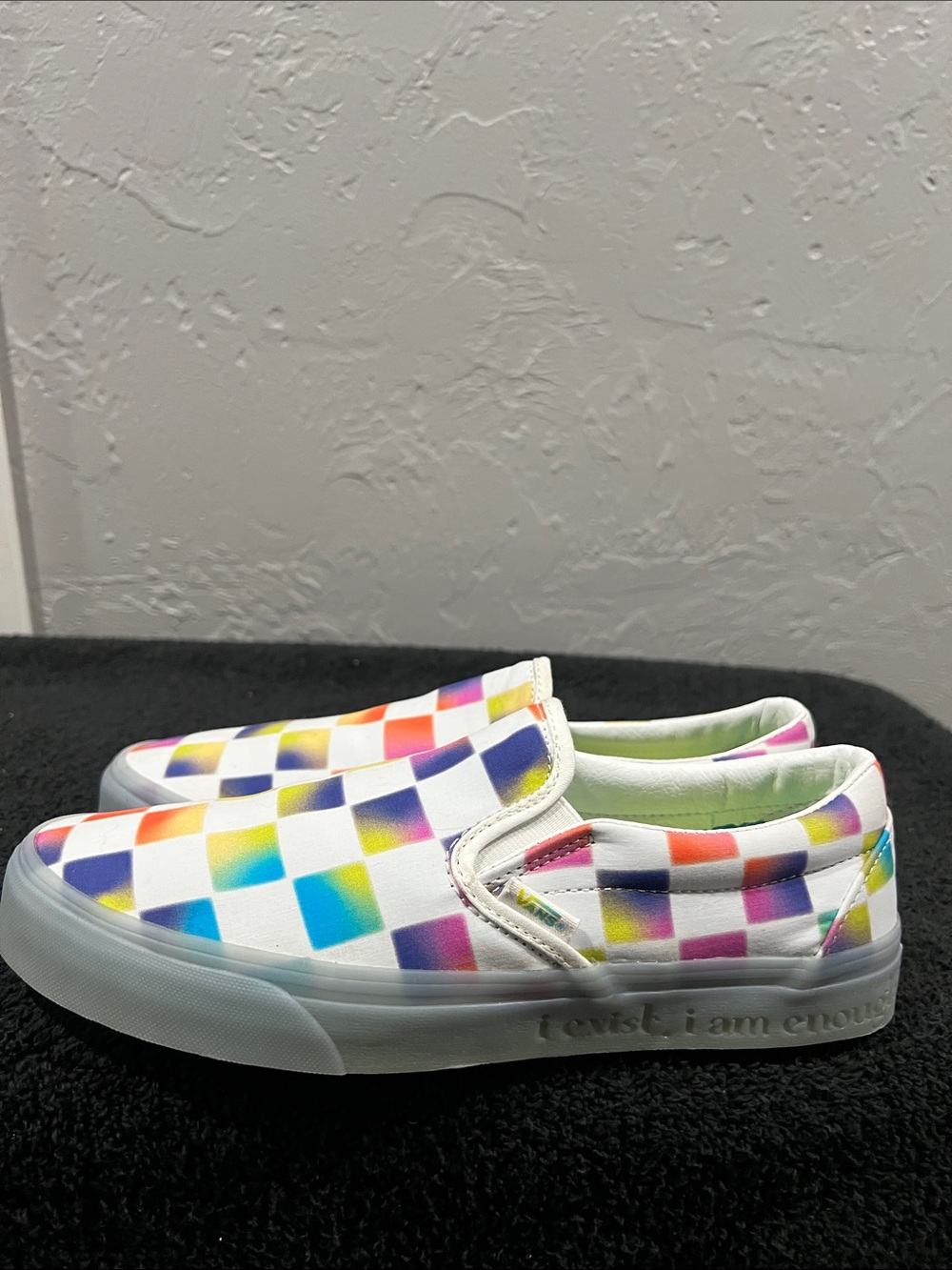 đ„đ„ VANS Cultivate Care Rainbow Checkered Canvas Gum Soles Slip-on Shoes Mens 8.5 - Picture 3 of 12